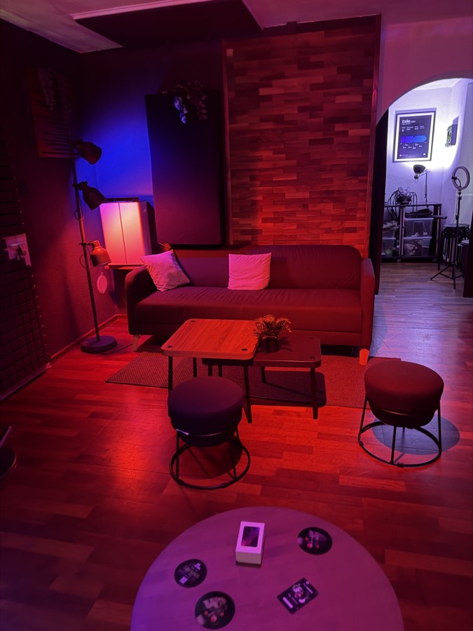 Two Minds studio — Lounge